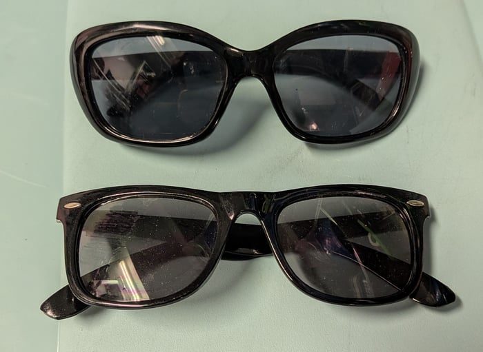 AC25 - Lunettes noires fumées image