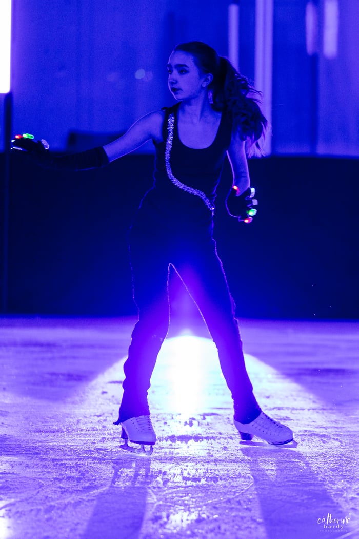 CA3 - Camisoles noires pailletées sur le devant image